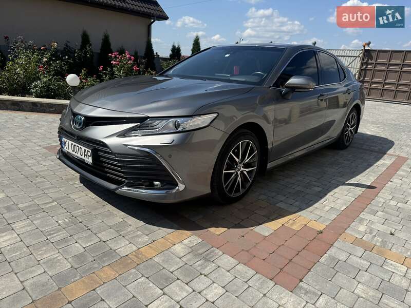 Toyota Camry 2021