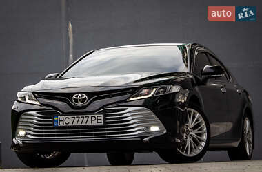 Седан Toyota Camry 2019 в Львові