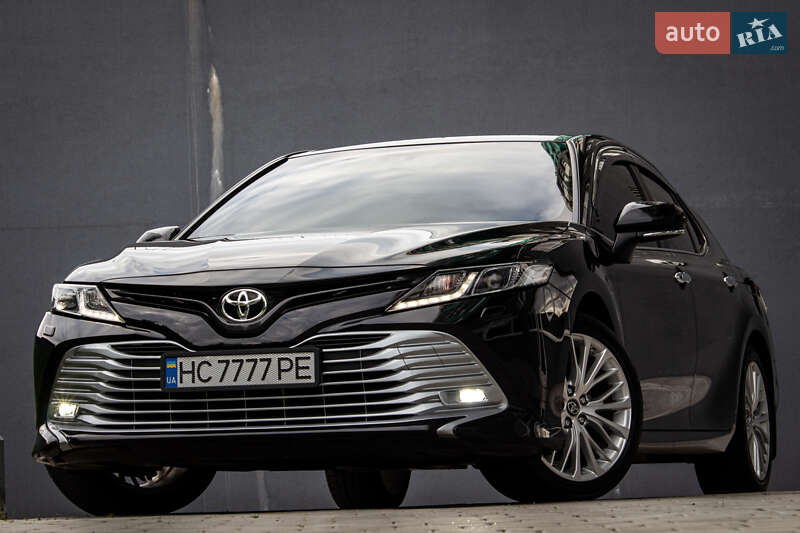 Toyota Camry 2019