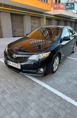 Седан Toyota Camry 2013 в Виннице