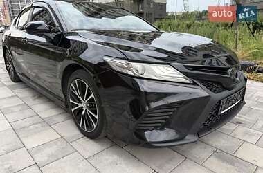 Седан Toyota Camry 2020 в Киеве