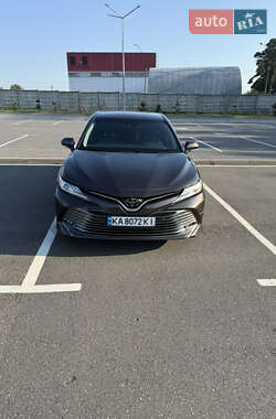 Седан Toyota Camry 2018 в Буче