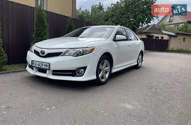 Седан Toyota Camry 2012 в Києві