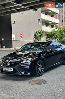 Седан Toyota Camry 2021 в Киеве