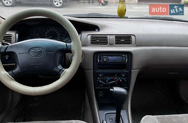 Седан Toyota Camry 1999 в 