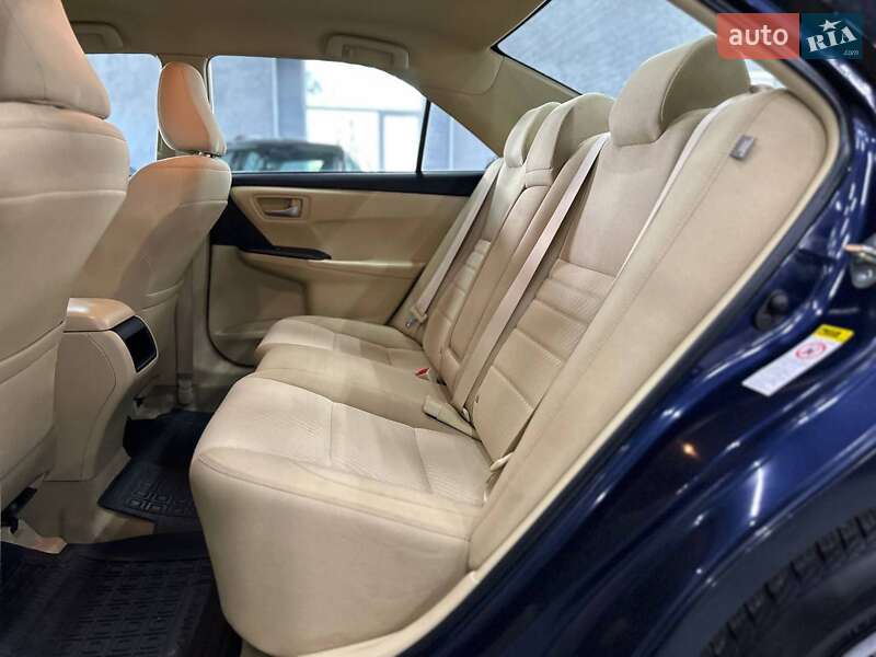 Седан Toyota Camry 2015 в Каменском