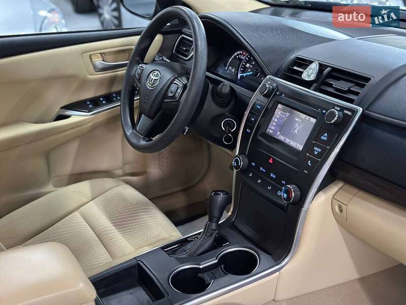 Седан Toyota Camry 2015 в Каменском