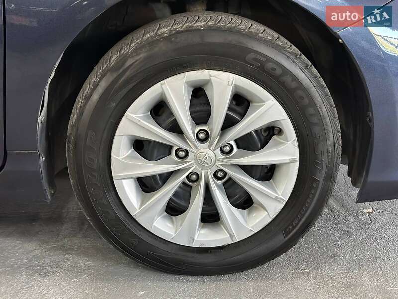 Седан Toyota Camry 2015 в Каменском