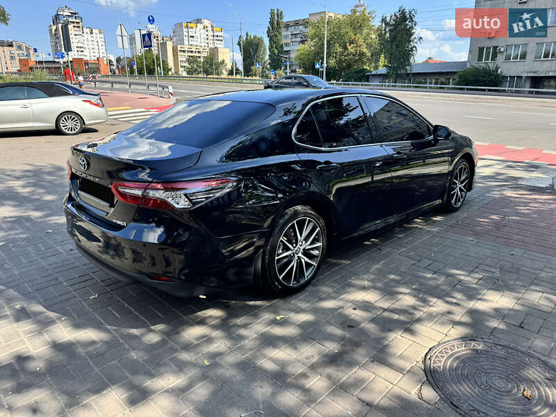 Седан Toyota Camry 2021 в Києві