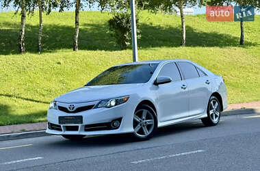 Седан Toyota Camry 2014 в Києві