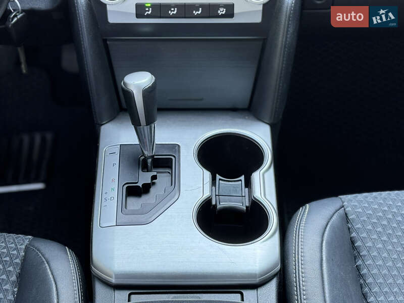 Седан Toyota Camry 2014 в Киеве