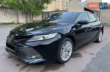 Седан Toyota Camry 2018 в Киеве