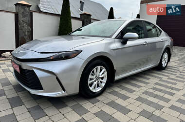 Седан Toyota Camry 2024 в Львові