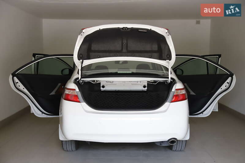 Седан Toyota Camry 2011 в Чечельнике