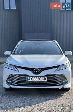 Седан Toyota Camry 2019 в Харкові
