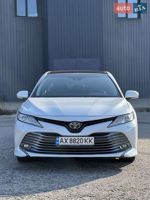 Toyota Camry 2019