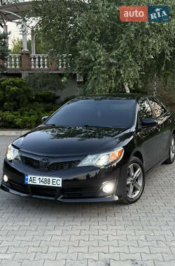 Седан Toyota Camry 2012 в Павлограді