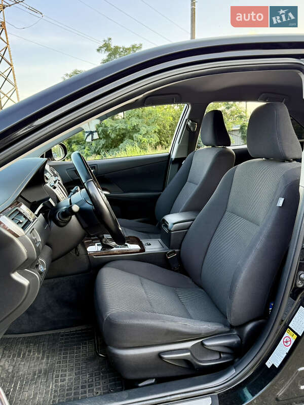 Седан Toyota Camry 2016 в Харкові