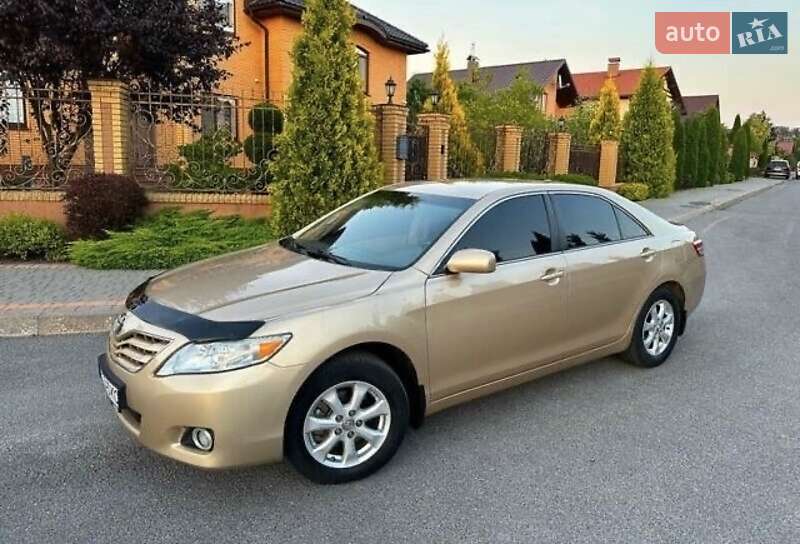 Седан Toyota Camry 2011 в Виннице