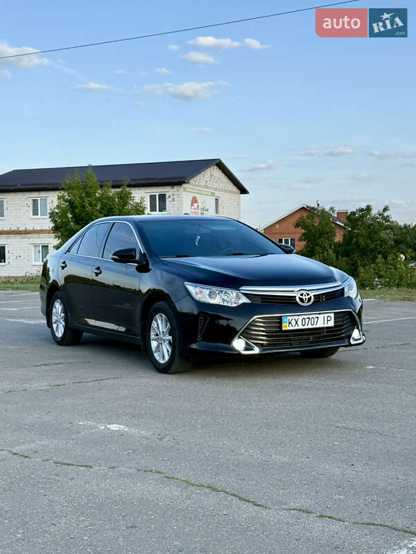 Седан Toyota Camry 2016 в Харкові