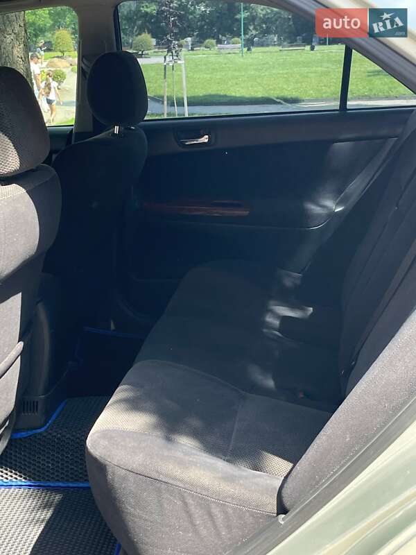 Седан Toyota Camry 2002 в Звягелі