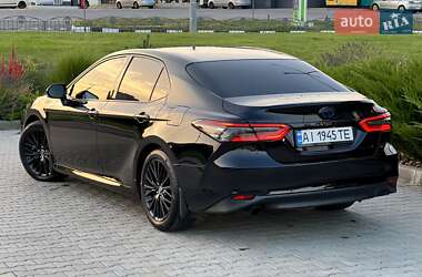 Седан Toyota Camry 2019 в Харькове
