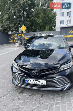 Седан Toyota Camry 2018 в Харькове