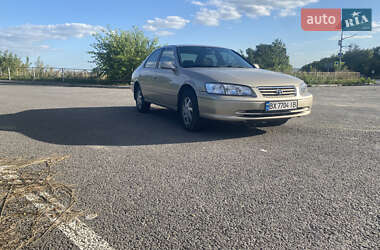 Седан Toyota Camry 2001 в Хмельницком