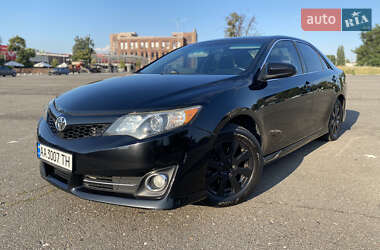 Седан Toyota Camry 2014 в Киеве