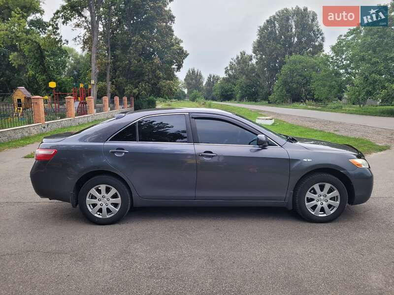 Седан Toyota Camry 2008 в Краснограді