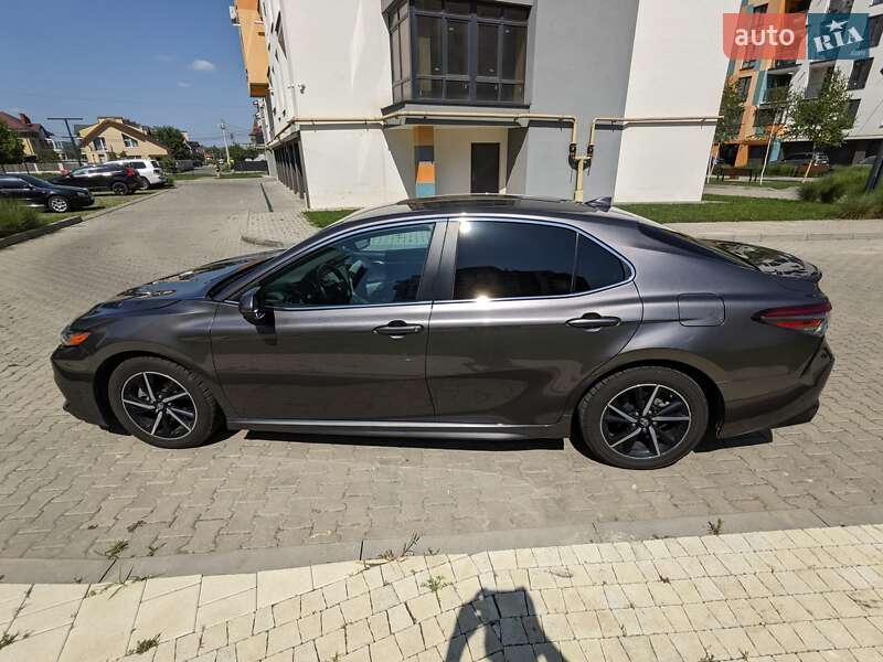 Седан Toyota Camry 2019 в Ивано-Франковске