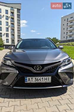 Седан Toyota Camry 2019 в Ивано-Франковске