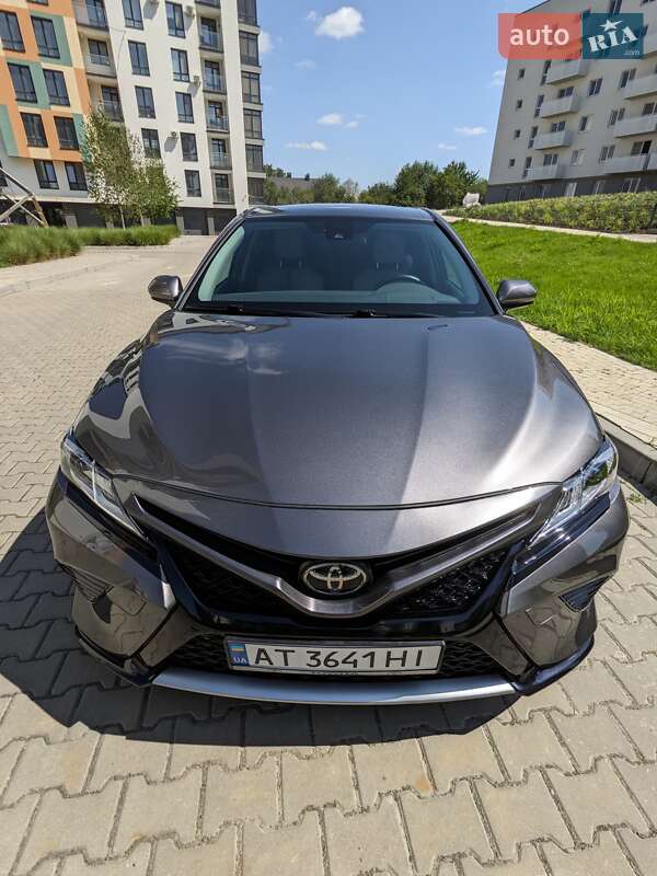 Седан Toyota Camry 2019 в Ивано-Франковске