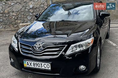 Седан Toyota Camry 2010 в Харкові