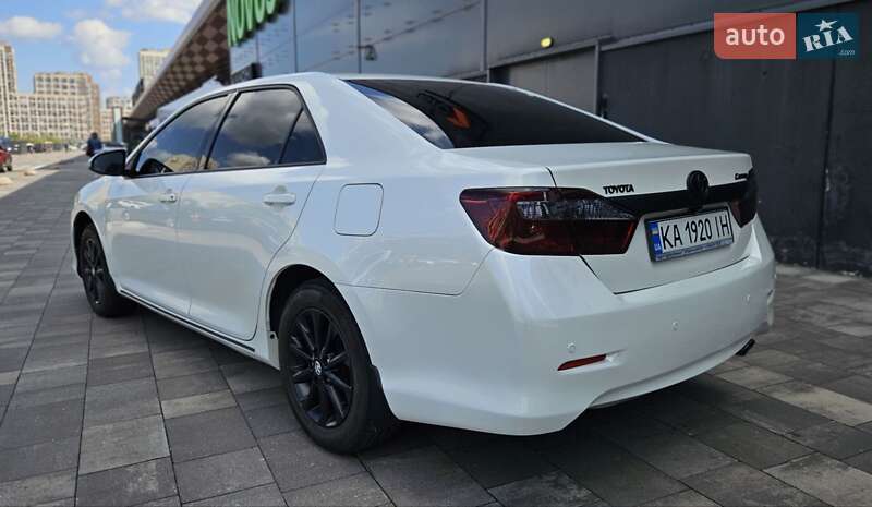 Седан Toyota Camry 2013 в Києві