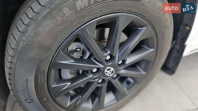 Седан Toyota Camry 2013 в Києві