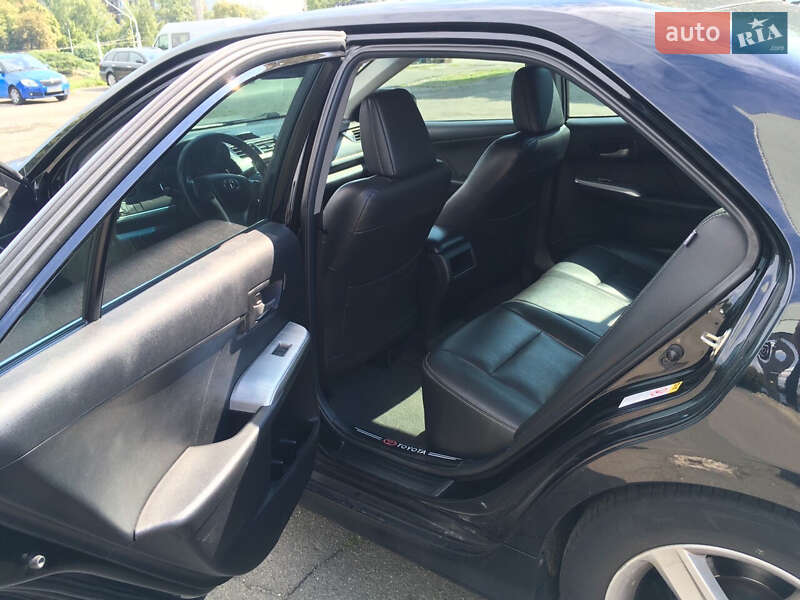 Седан Toyota Camry 2013 в Киеве
