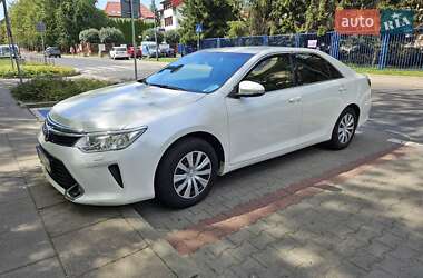 Седан Toyota Camry 2016 в Кривом Роге