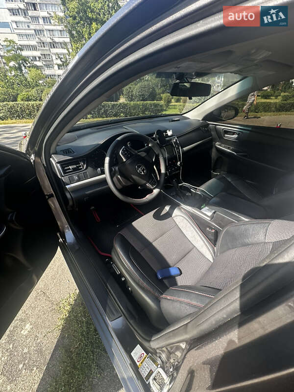 Седан Toyota Camry 2016 в Києві