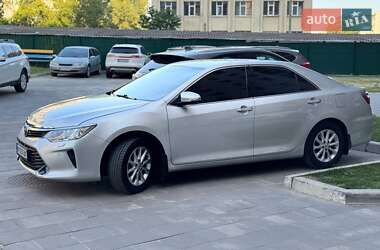Седан Toyota Camry 2015 в Сумах