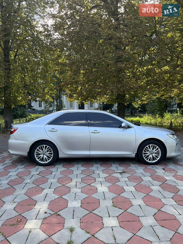 Седан Toyota Camry 2015 в Броварах