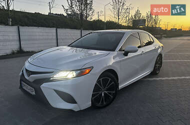 Седан Toyota Camry 2017 в Сумах