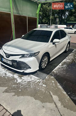 Седан Toyota Camry 2018 в Киеве