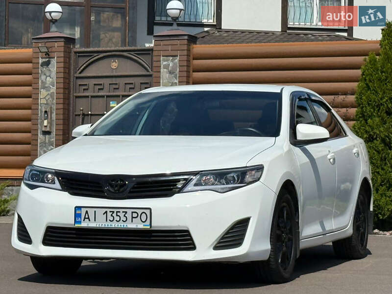 Седан Toyota Camry 2013 в Києві