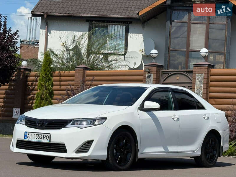 Седан Toyota Camry 2013 в Києві
