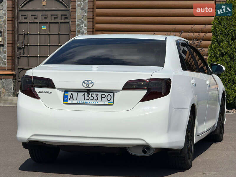 Седан Toyota Camry 2013 в Києві