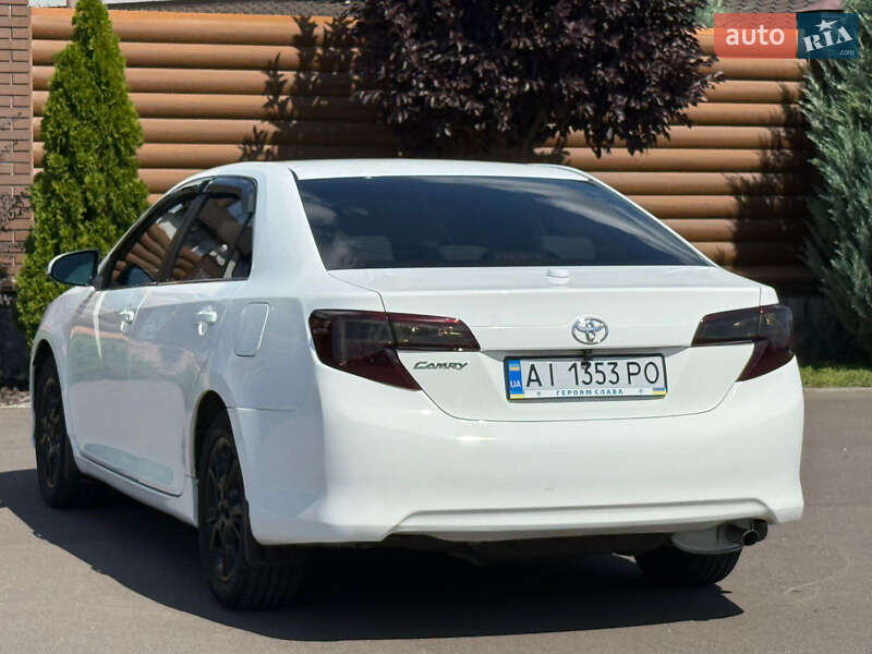 Седан Toyota Camry 2013 в Києві