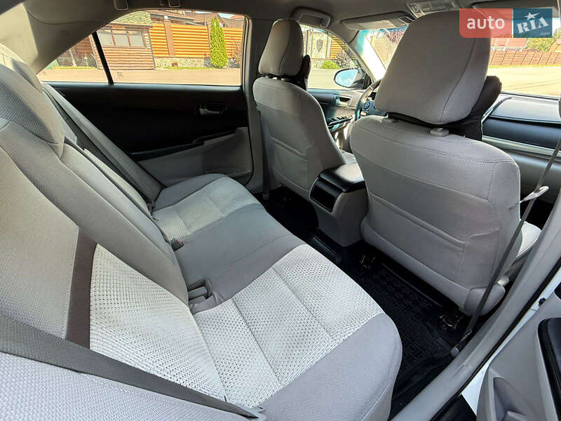 Седан Toyota Camry 2013 в Києві