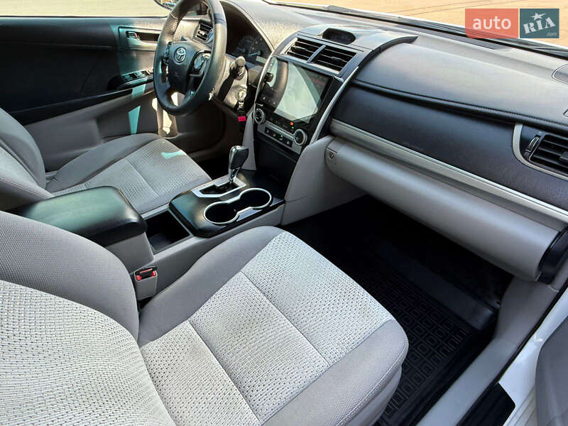 Седан Toyota Camry 2013 в Києві