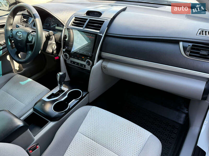 Седан Toyota Camry 2013 в Києві
